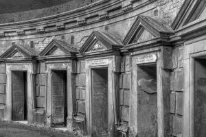Egyptian-Avenue_Highgate-Cemetery_London_UKfd3baedf91a3e2c8e785.jpg