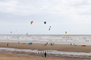 1.-kite-surfers543f0ca44cc2f8c55330.jpg