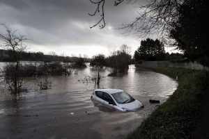 4.-Drowned-car7037ec47456669d81637.jpg