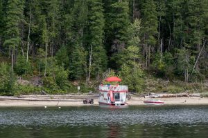 10-LK-6118-Houseboat-ShuswapLakedc27237b2b.jpg